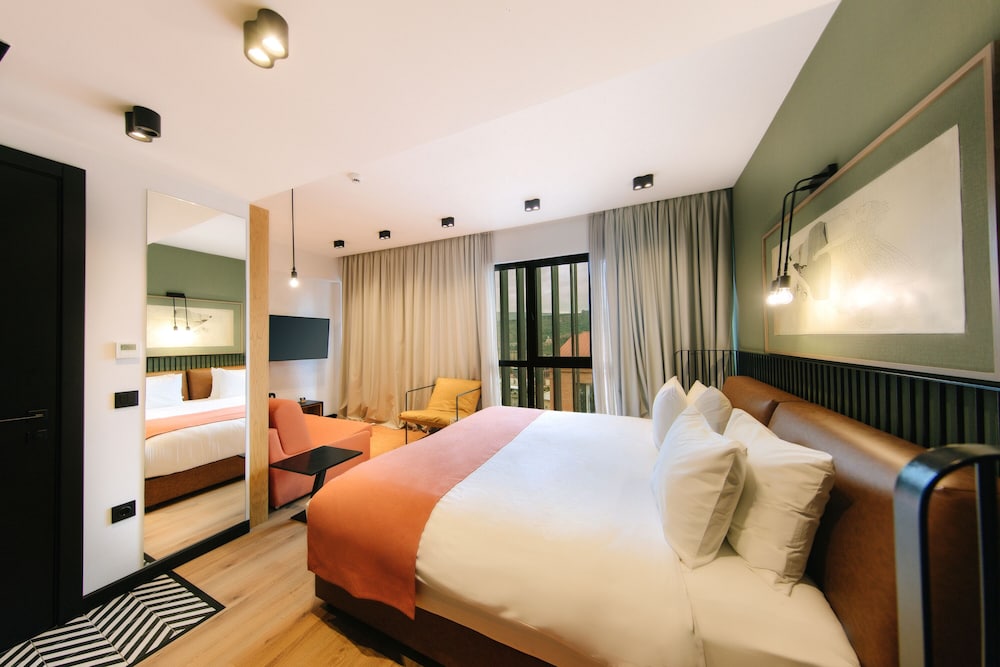 Hotel 21, Tbilisi 27/57