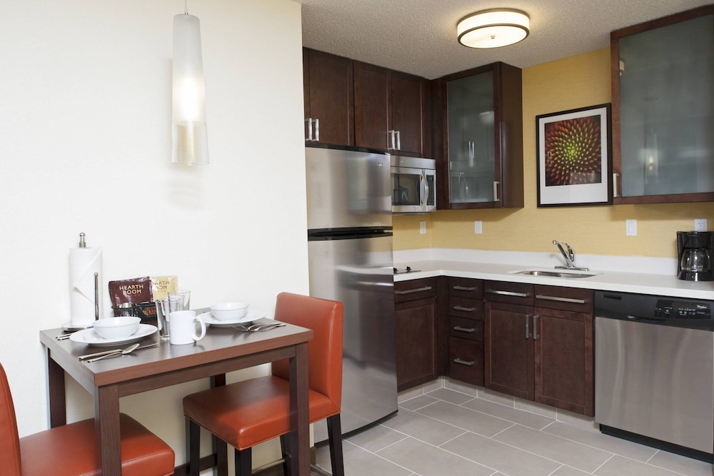 Residence Inn By Marriott Grand Rapids Airport 29/37