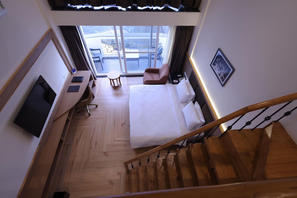 Ramada By Wyndham Mussoorie Mall Road 16/48
