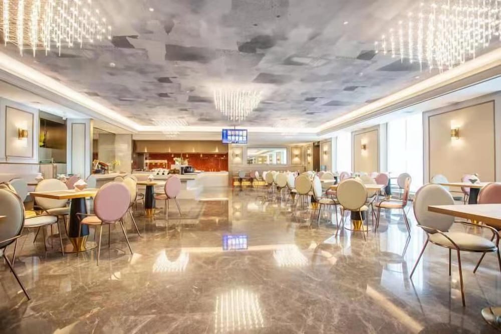 Mercure Changchun Ziyou Road Dahua 25/29