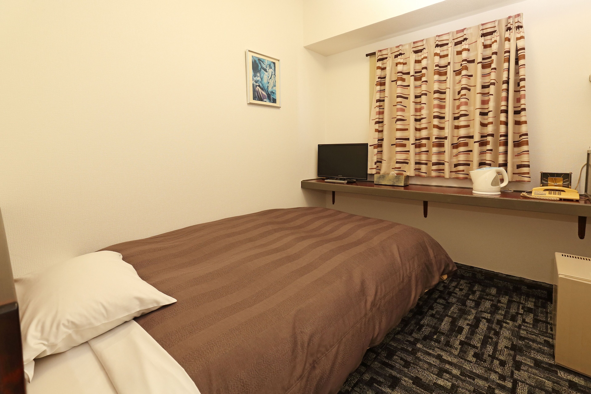 ROOM, SINGLE