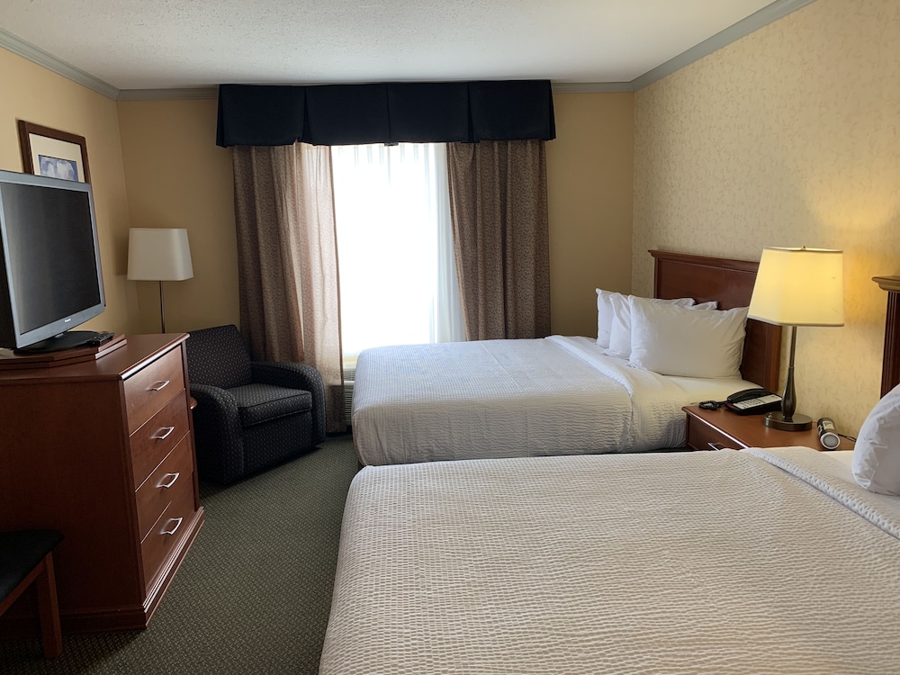Merit Hotel And Suites 31/66