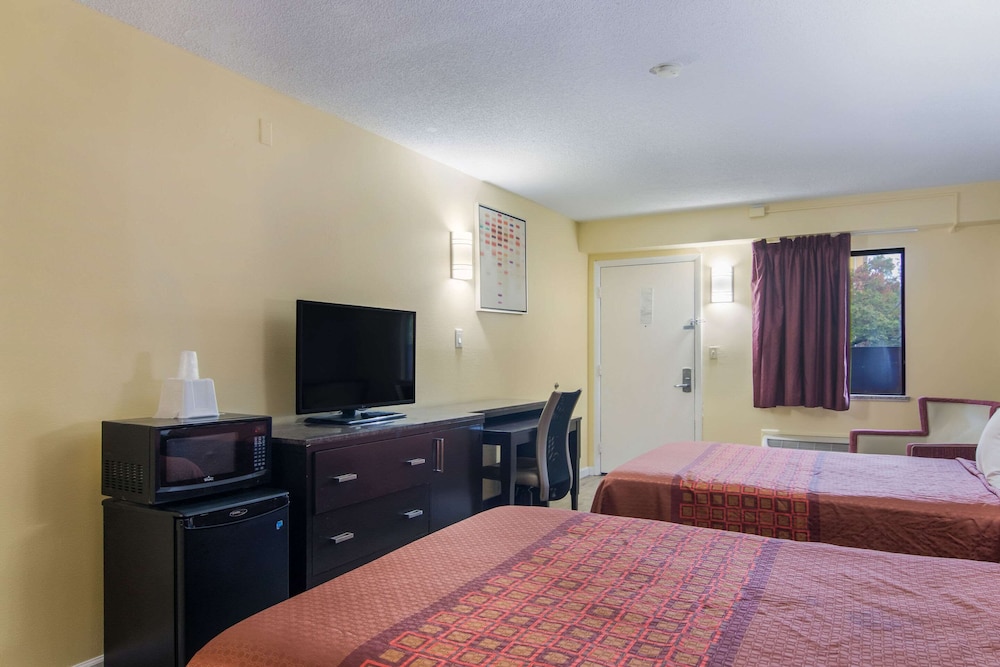 Rodeway Inn and Suites Monroeville Pittsburgh 19/42