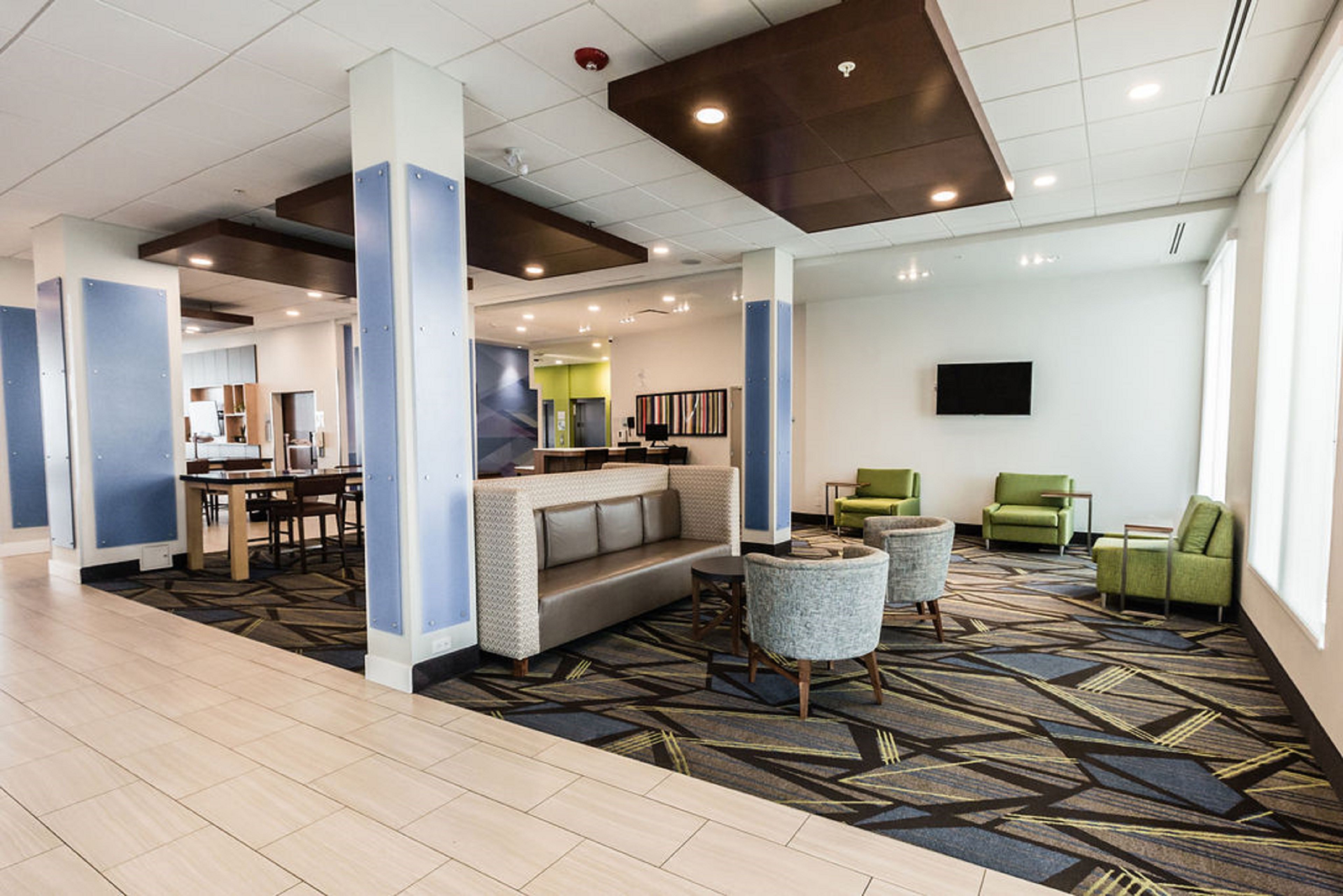 Holiday Inn Express Suites Edmonton N St Albert 51/72