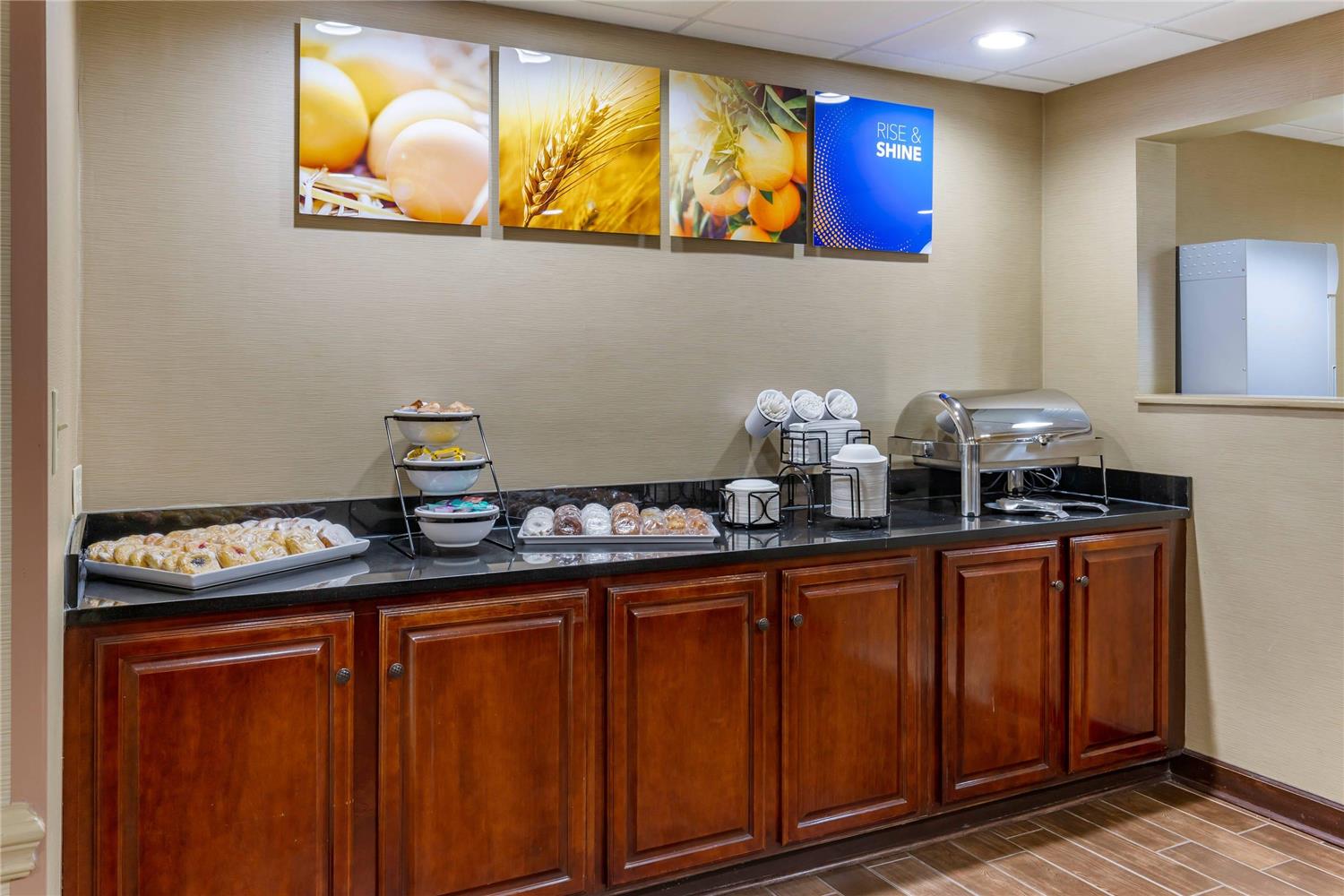 Comfort Inn Greensboro - Kernersville 8/32