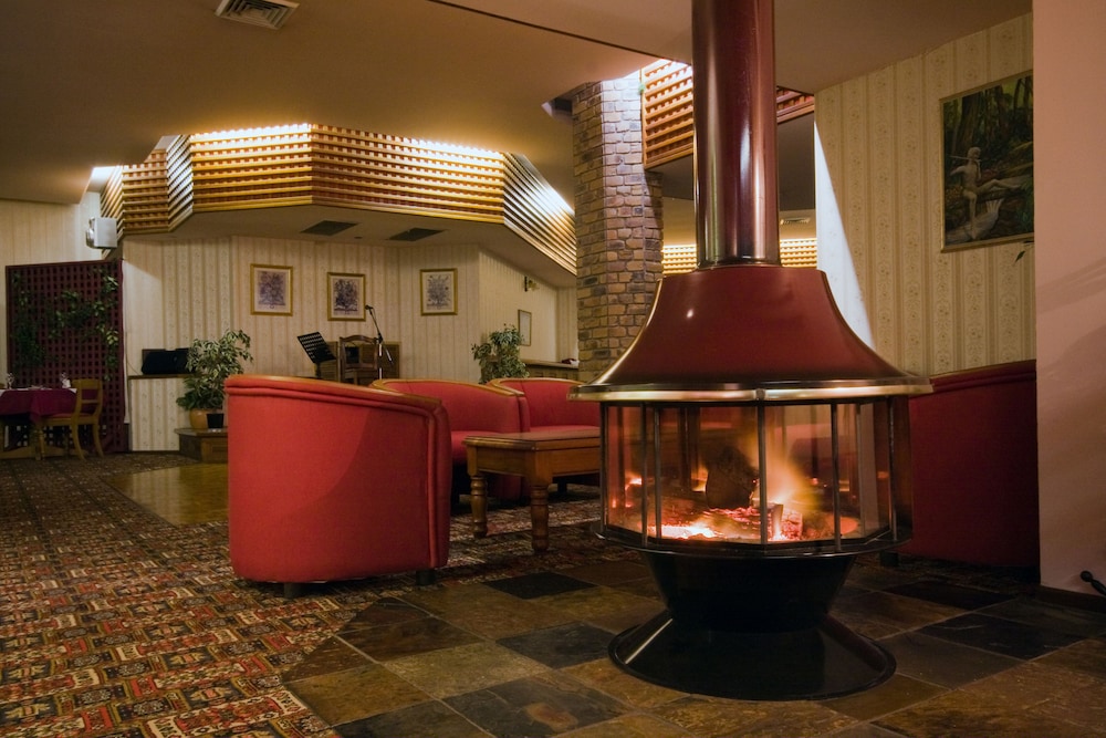 MCNEVIN'S WARWICK MOTEL 11/64