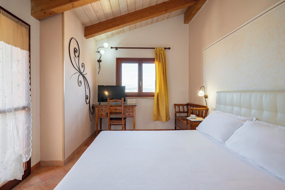 COMFORT, DOUBLE BED, PARTIAL SEA VIEW, BALCONY
