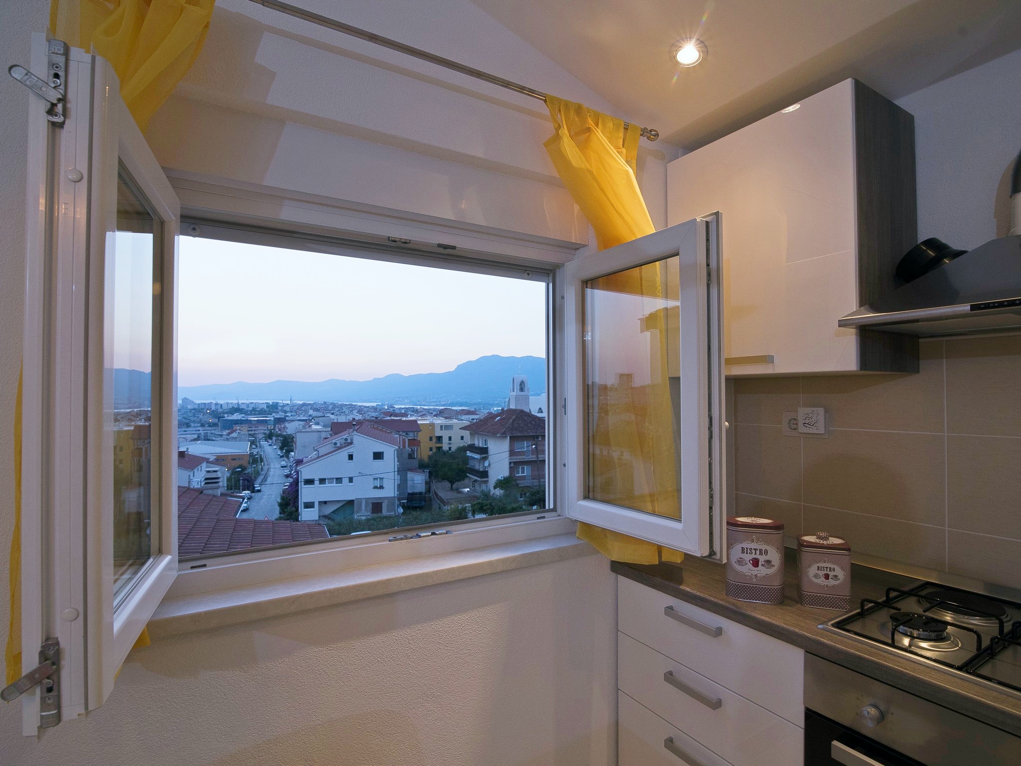 APARTMENTS ISKRA 33/33