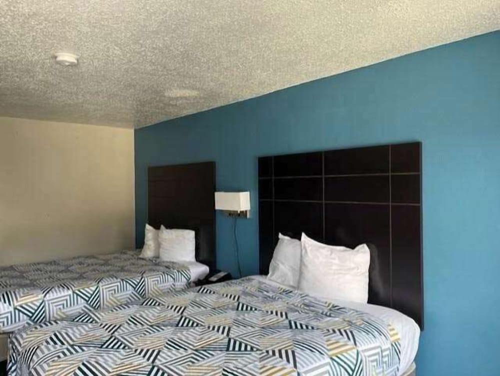 STANDARD, 2 QUEEN BEDS