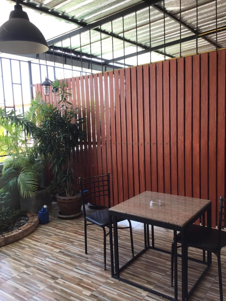 Ton Koon Hotel 38/46