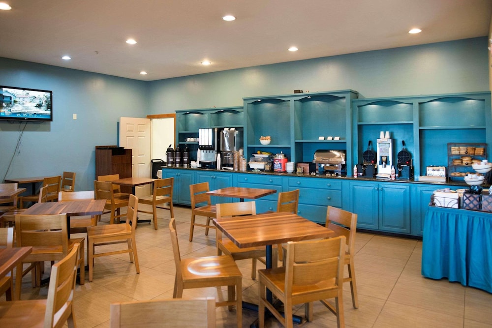 Country Inn & Suites By Radisson, Effingham, IL 15/17