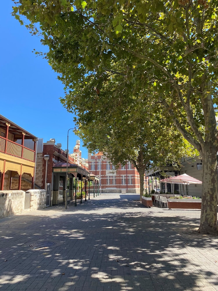 Garde Hotel (Warders Hotel) 42/46