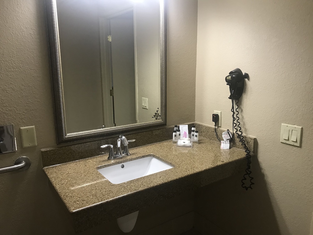 Country Inn and Suites by Radisson Tampa Airport North FL 43/48