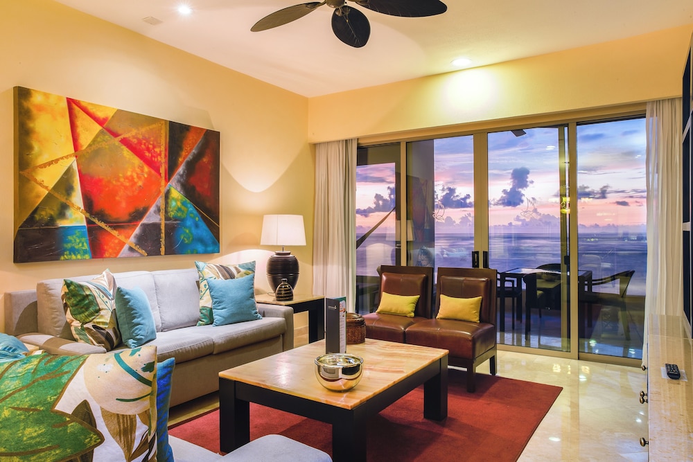 Garza Blanca Residences 50/74