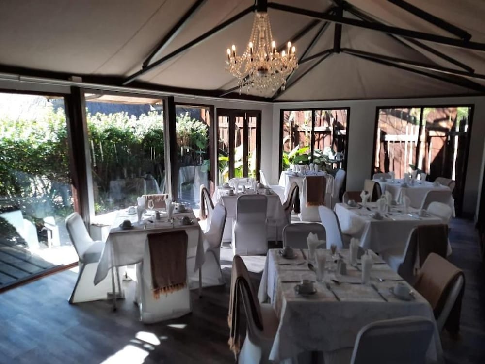 Outlook Lodge OR Tambo 24/35