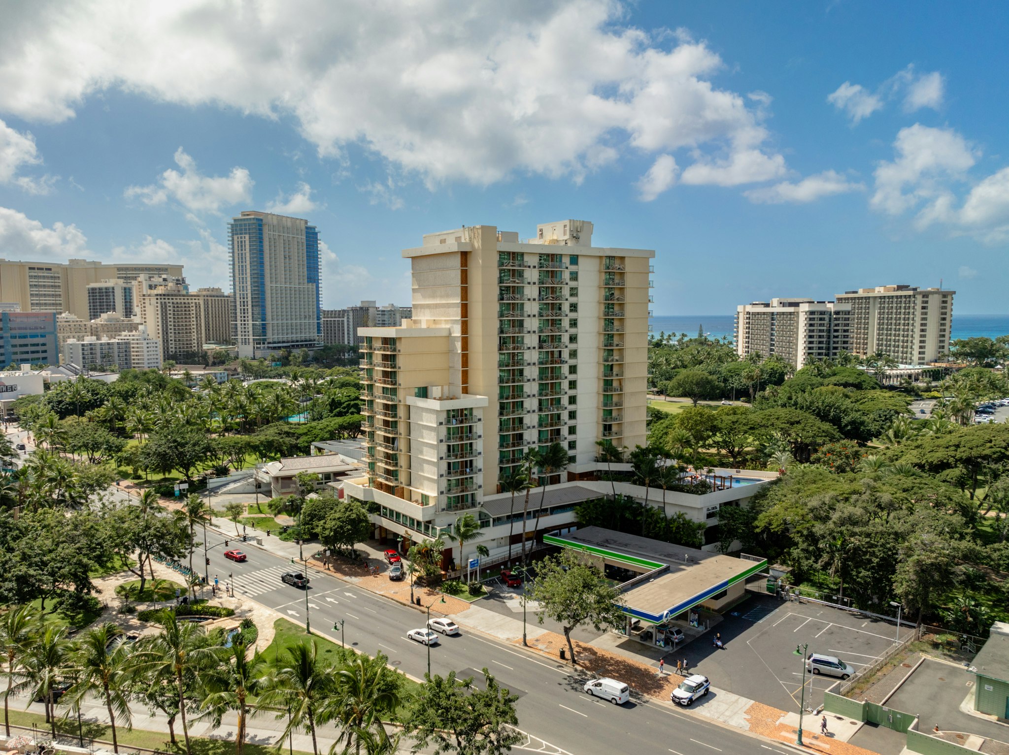 Luana Waikiki Hotel and Suites 40/50
