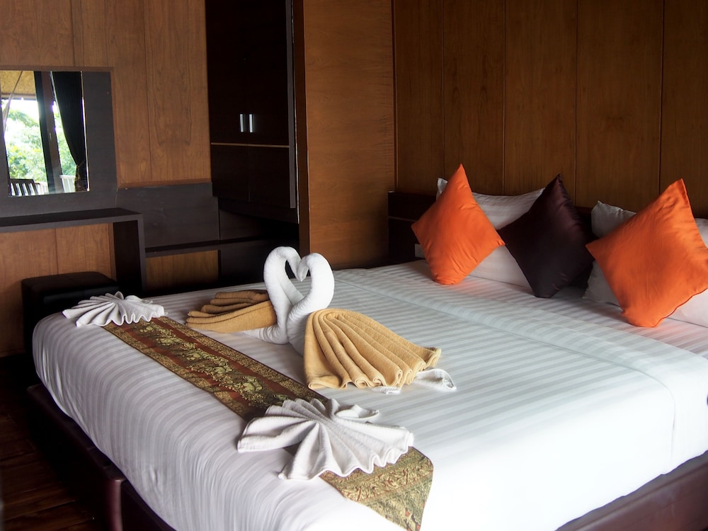 Chareena Hill Beach Resort 14/70