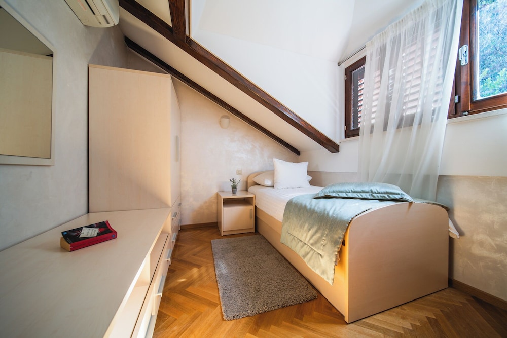 Villa Franica 14/50
