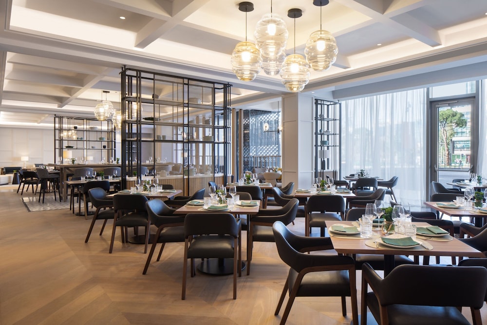 Tirana Marriott 32/50