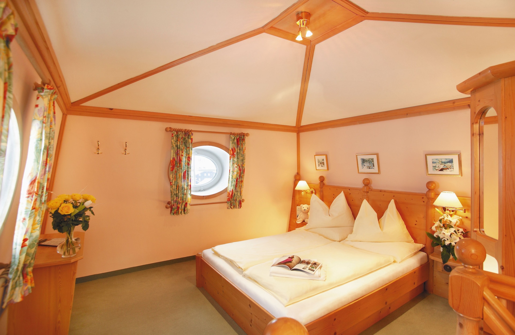 GALLERY, JUNIOR SUITE, LAKE VIEW, BALCONY