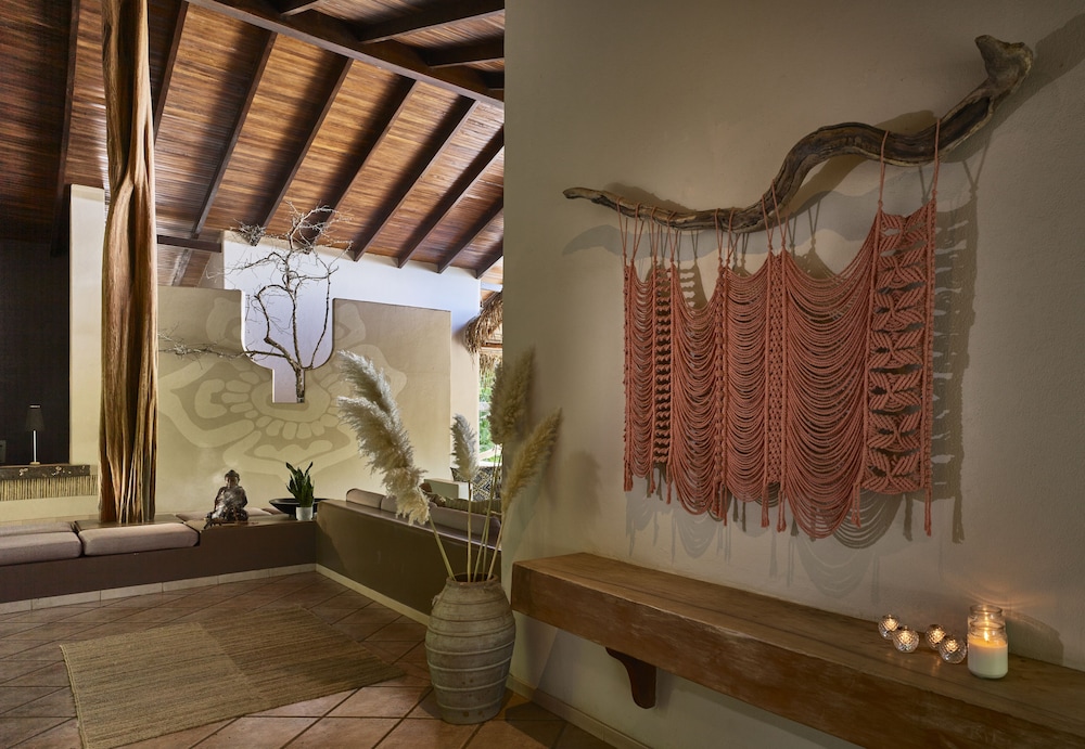 Cala Luna Boutique Hotel and Villas 69/86