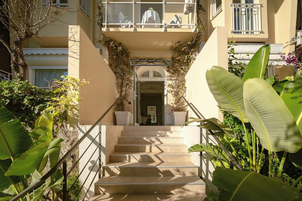 Hotel Le Roquebrune 42/50