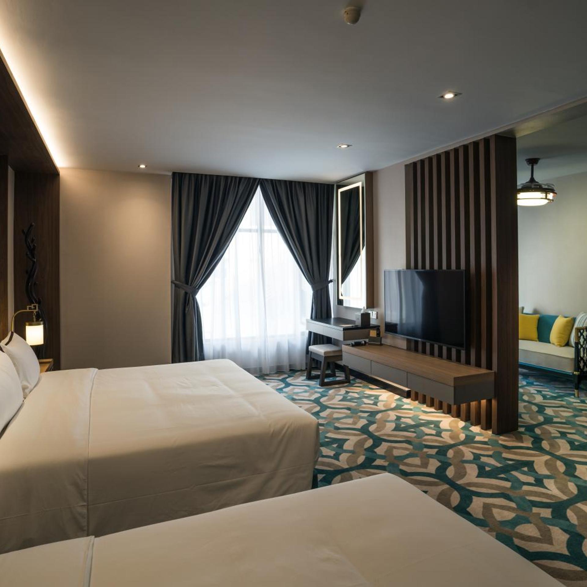 CHRISTEE SUITES 6/37