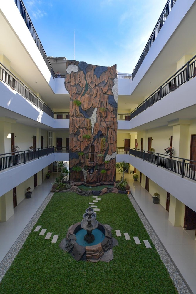 Avon s Residence 21/25
