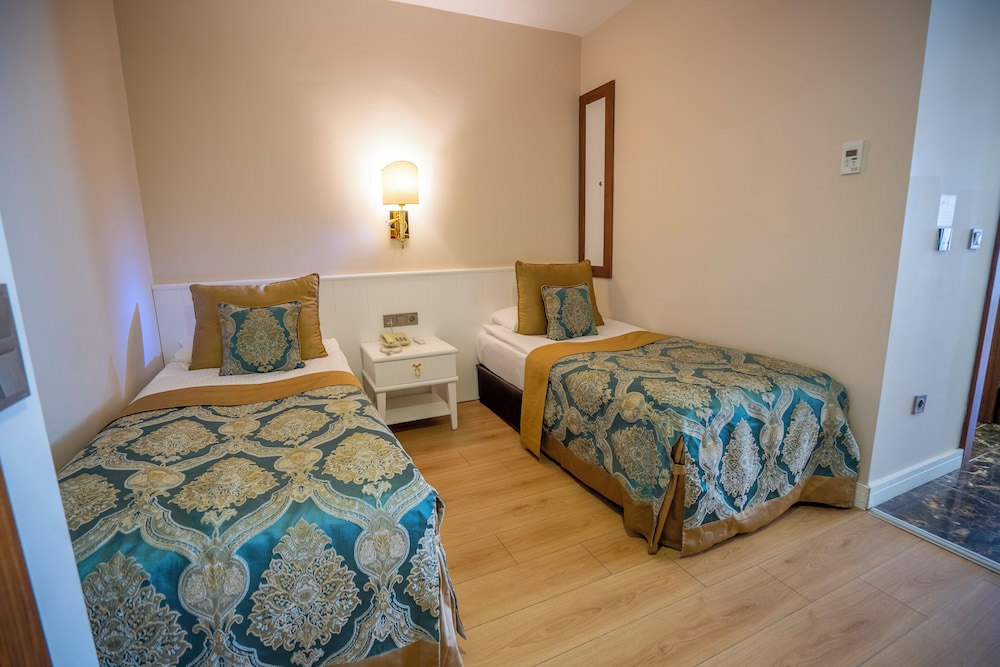 J Adore Deluxe Hotel Spa 15/50