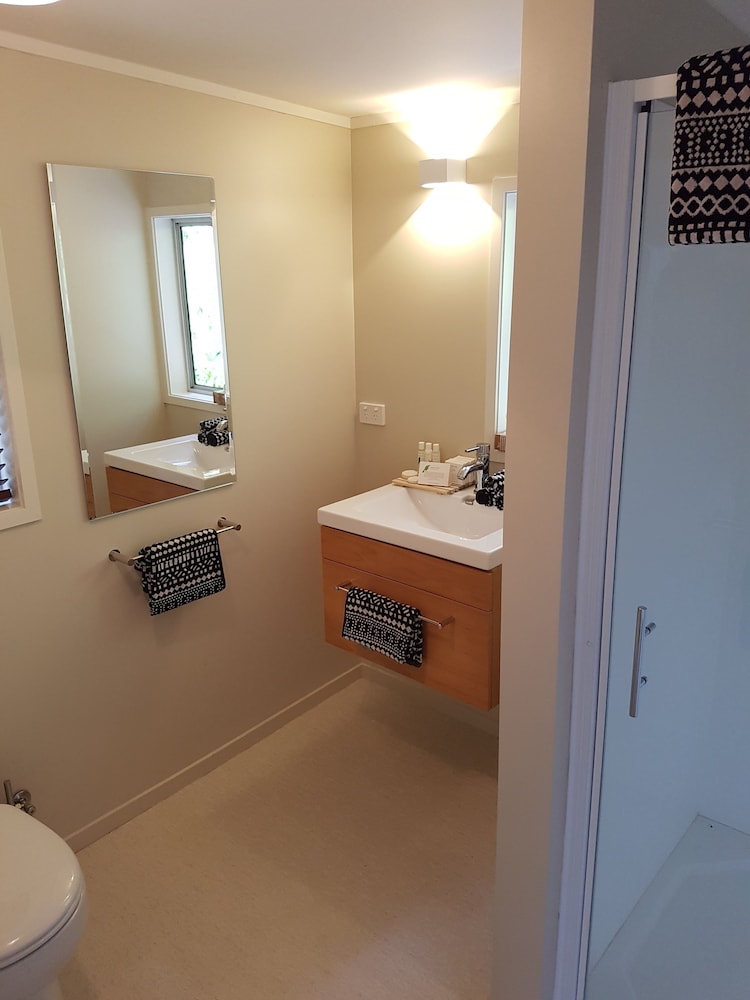 BEACH HOUSE KAWAU ISLAND 50/51