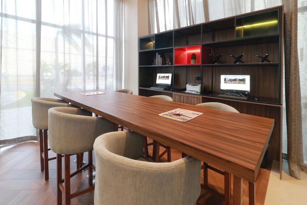 Holiday Inn And Suites Monterrey Apodaca Zona Airport 60/77