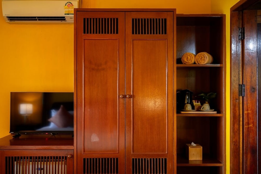Baan Krating Khaolak 10/50