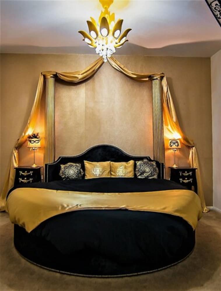 Gray Manor Hotel 4/48