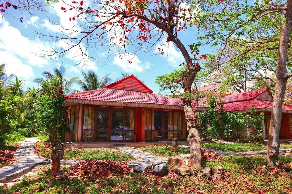 Tan Son Nhat Con Dao Resort 6/69