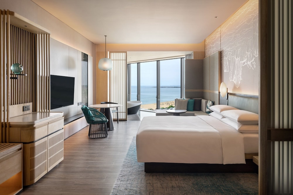 Room, King Bed, Ocean Front