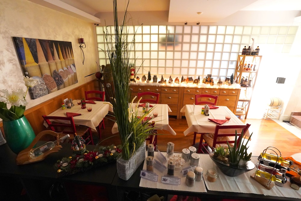 Hotel Ristorante Bahnhof Haus 25/50