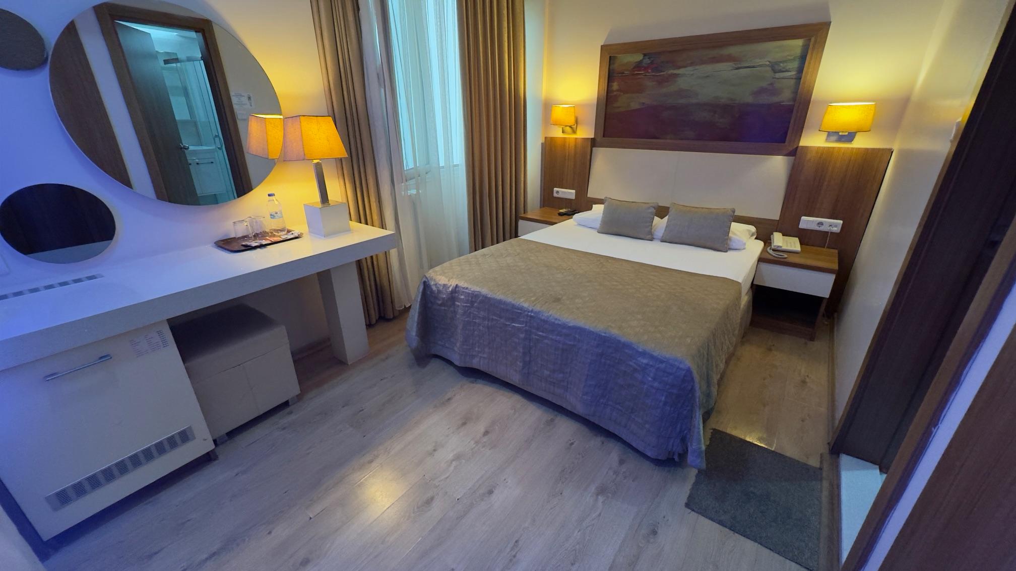 Room, Twin Beds, Garden View