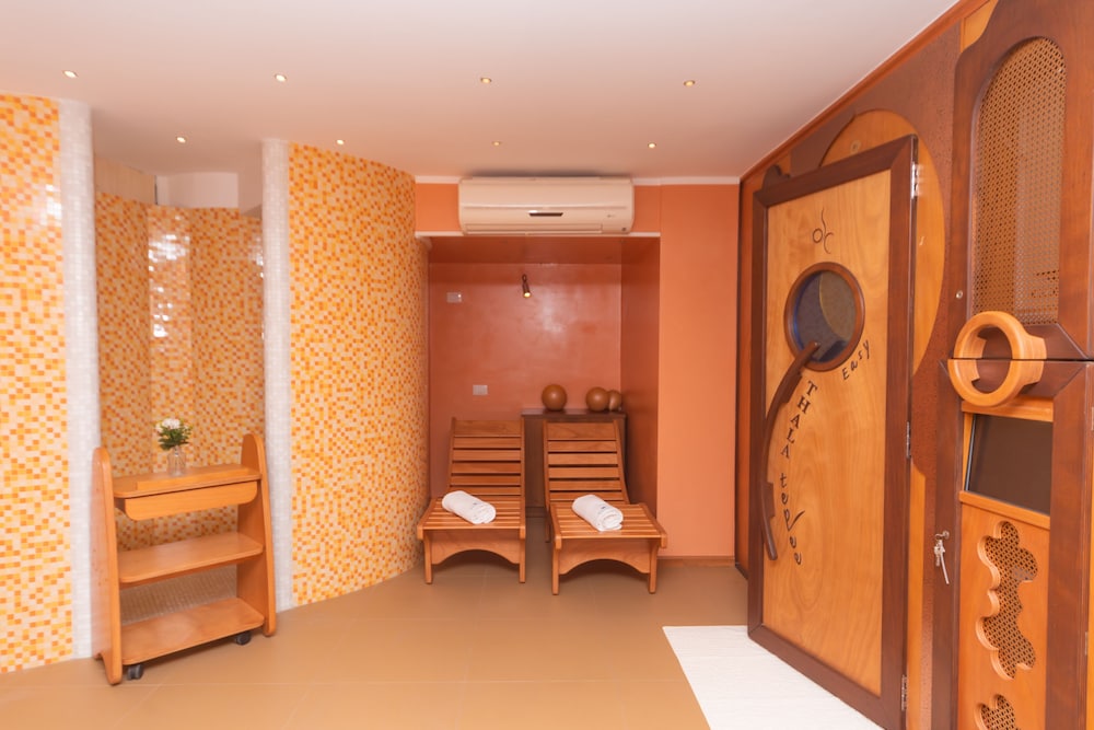 Hotel America 33/64