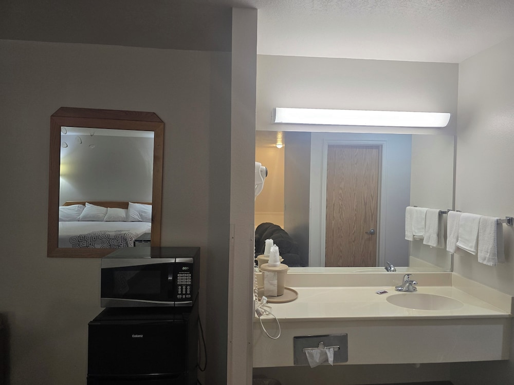 Economy Inn 54/60