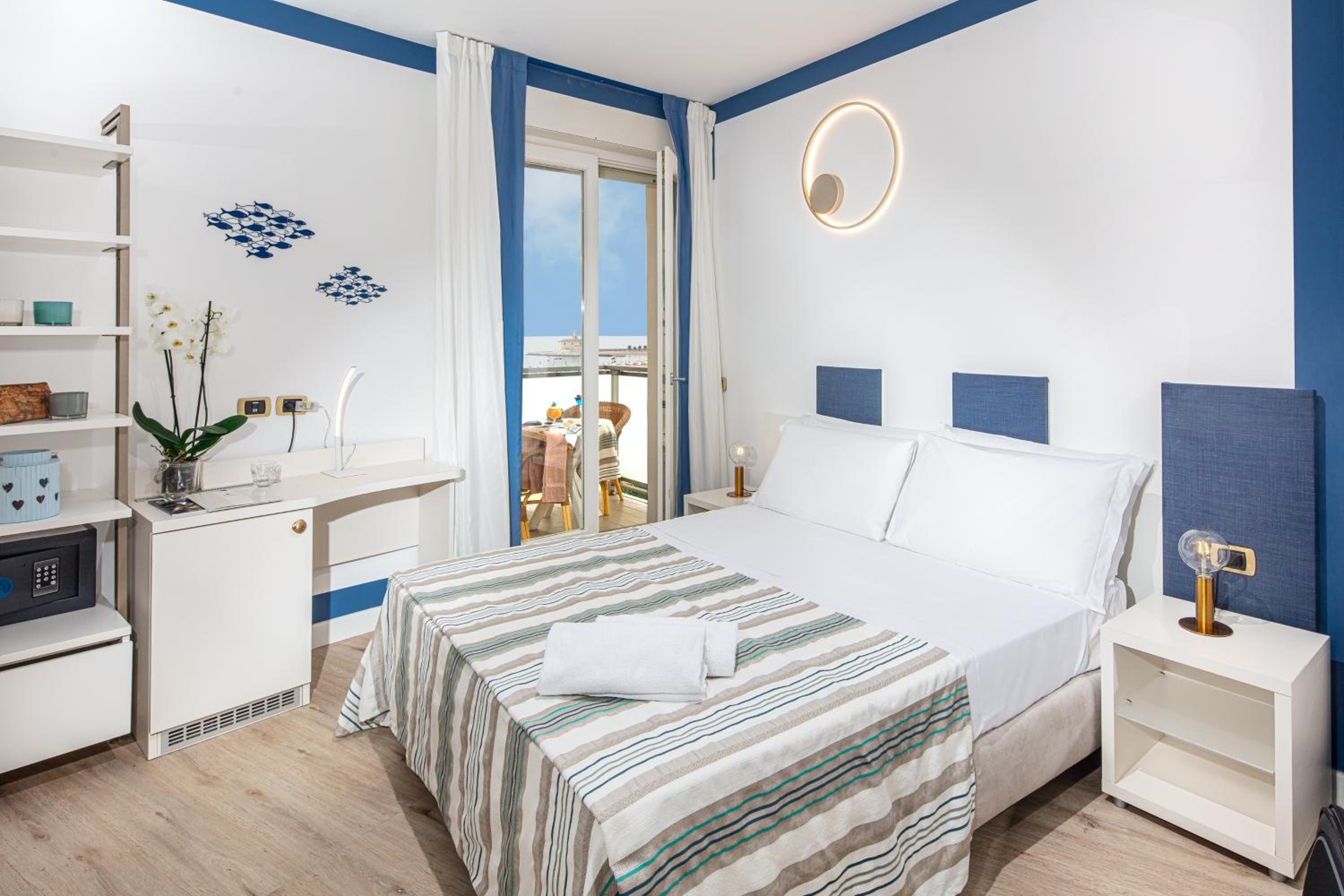 Room, Double Bed, Large