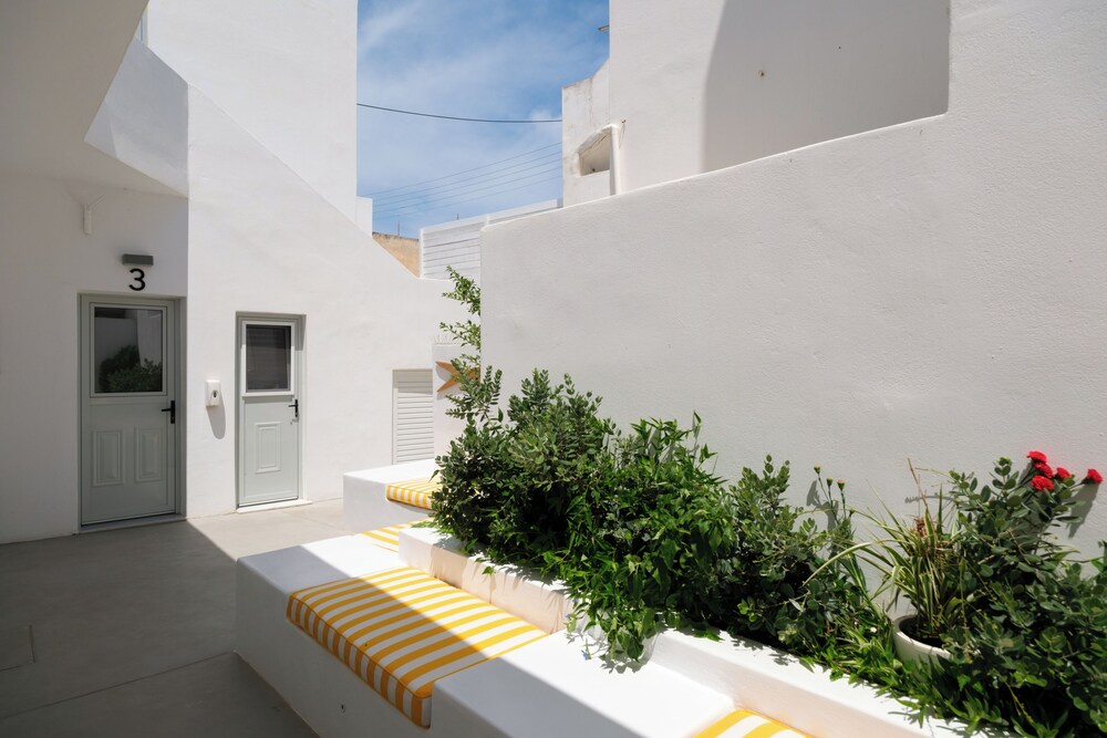 Pelican Paros 41/50
