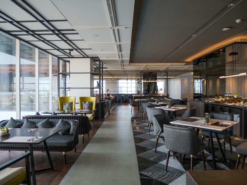 Movenpick Surabaya City 51/68