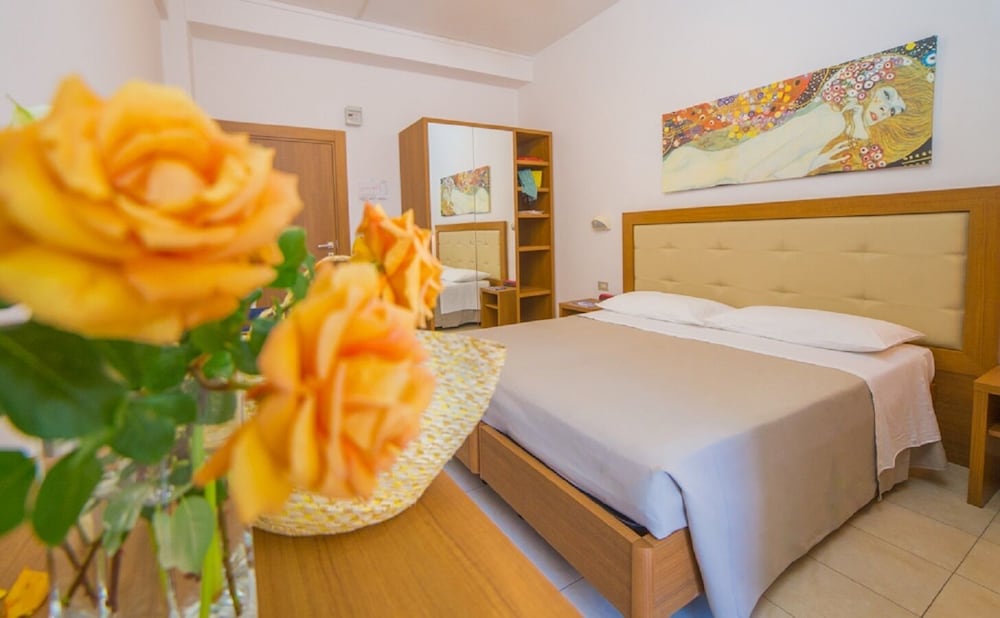 Mediterraneo Hotel and Suites 26/50