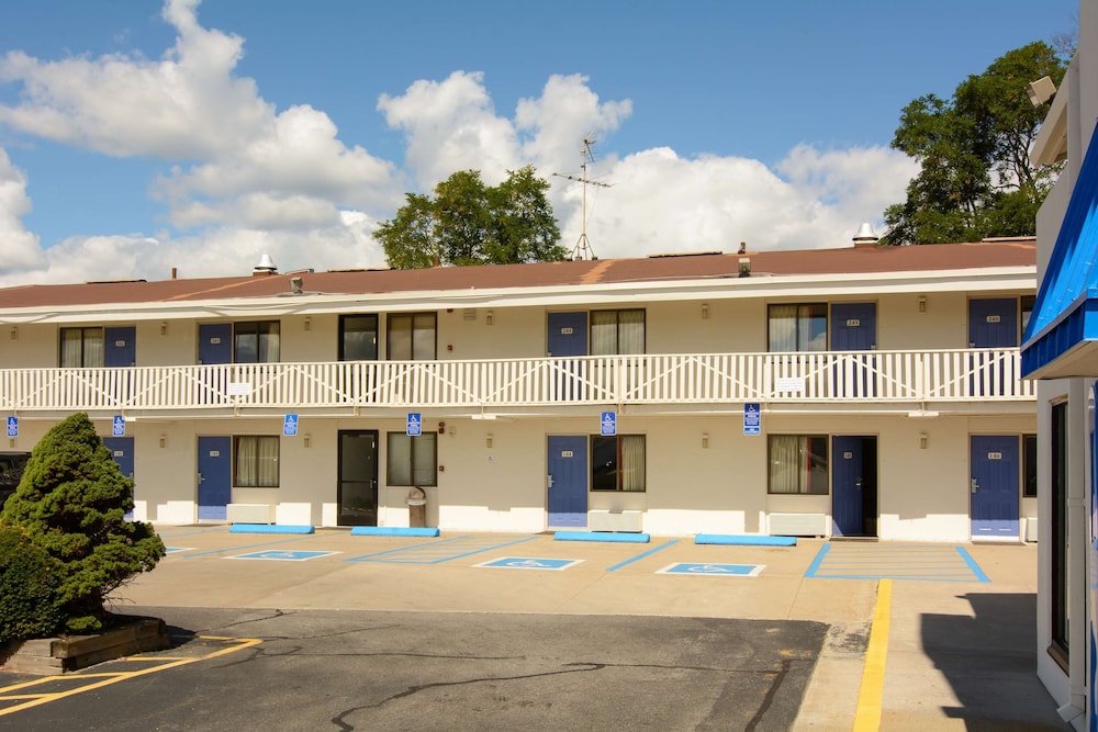 Motel6 Leominster, MA in LEOMINSTER - MA