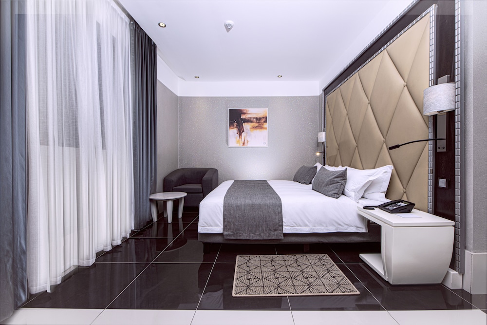 Krystal Palace Douala 12/39