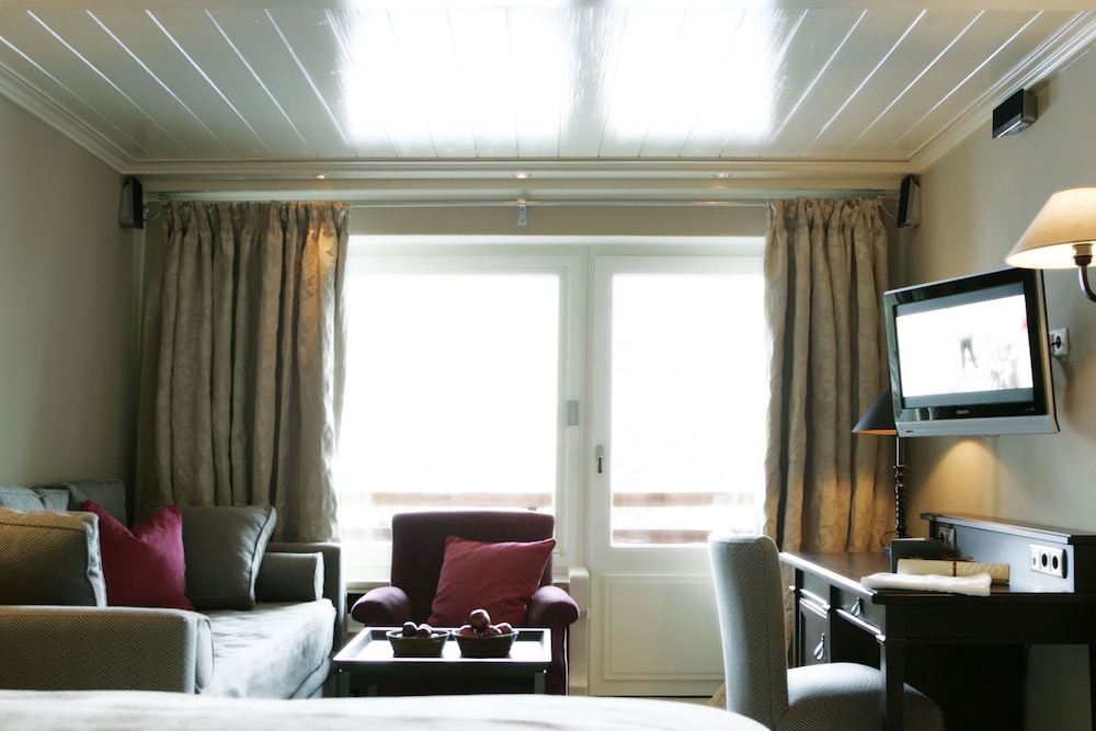 HOTEL BERGHOF 50/79