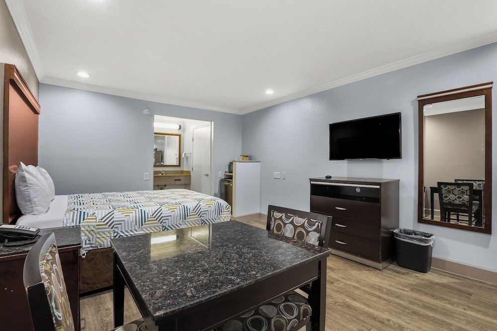Motel 6 Carlsbad, CA - North Near Legoland 45/66
