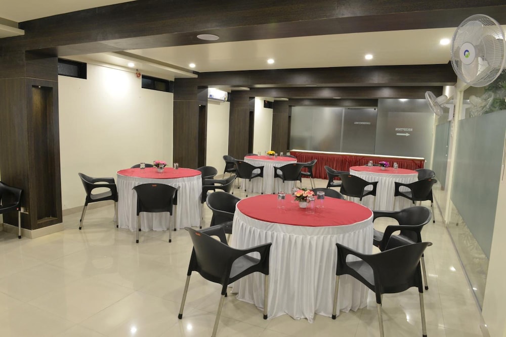 Suresh Inn 13/15