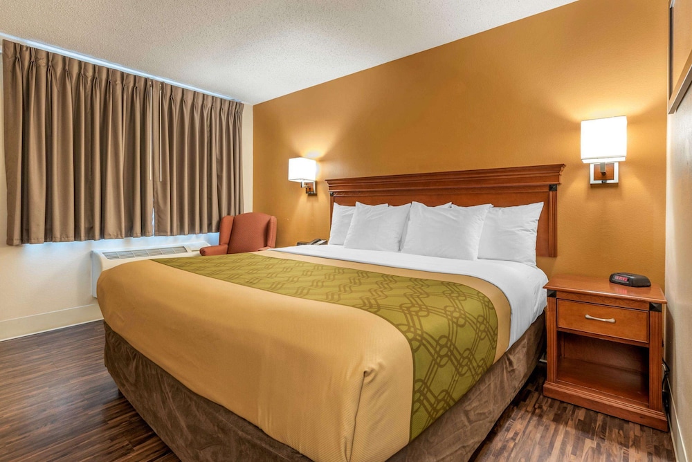 Econo Lodge Louisville Downtown 28/44