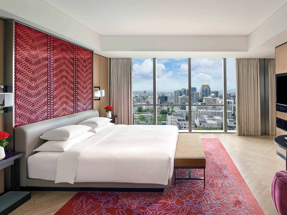 OPERA, SUITE, KING BED
